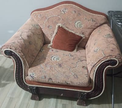 I want to urgent sale 7 seater sofa cushion with center table.