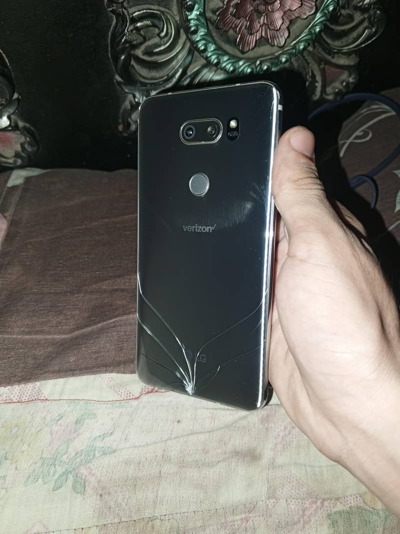 LG V30 1
