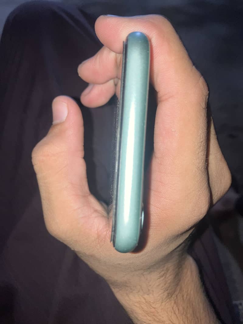 Apple iPhone 11 3