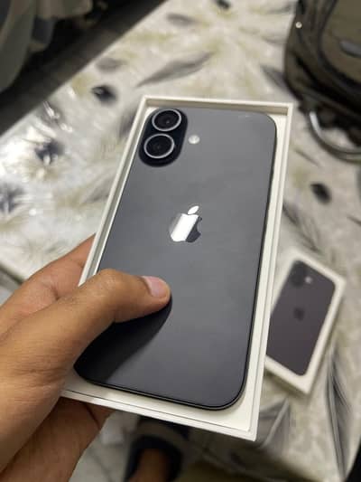 Apple iPhone 16