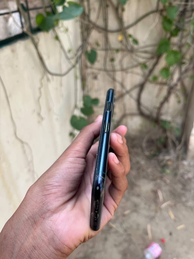 Apple iPhone 11 Pro 3