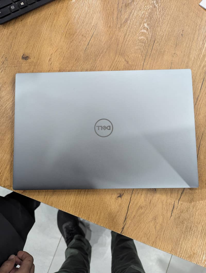 Dell Precision 5570 1