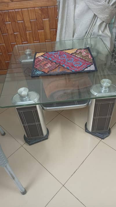 Central table with side tables
