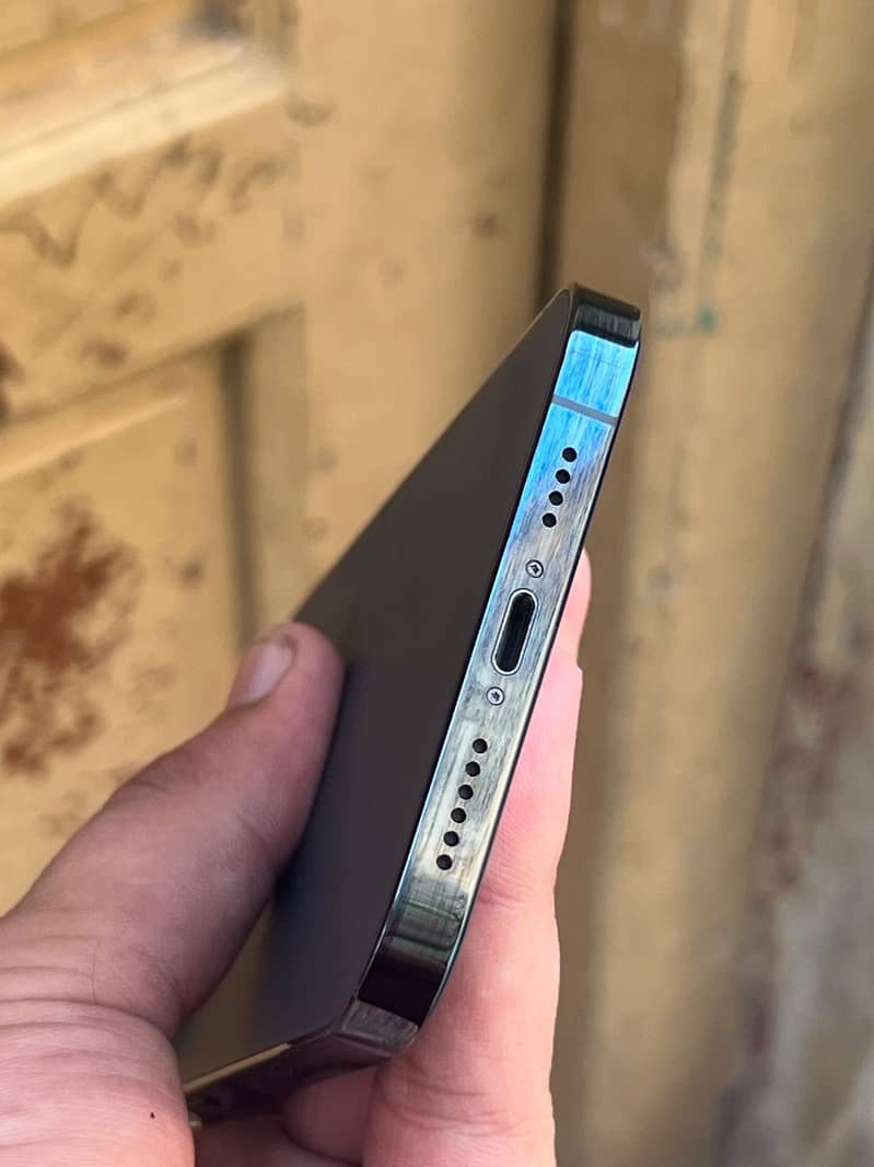 Apple iPhone 12 Pro Max 3