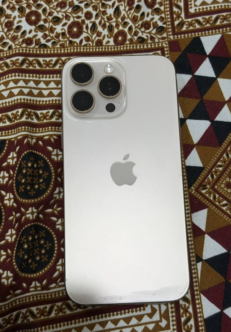Apple iPhone 16 Pro Max 2