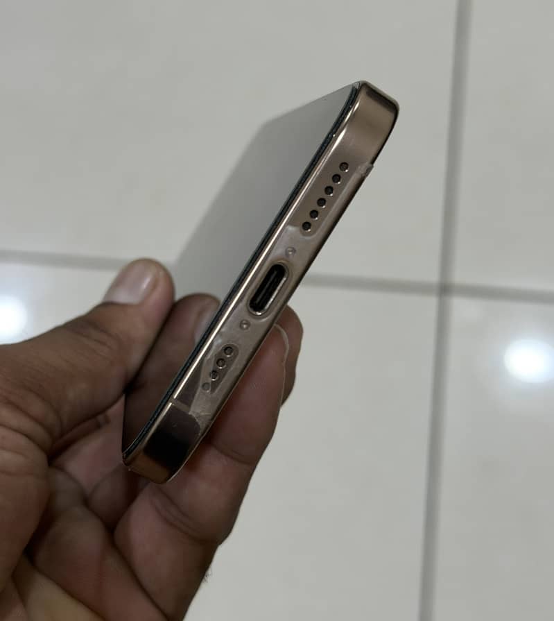 Apple iPhone 16 Pro Max 5