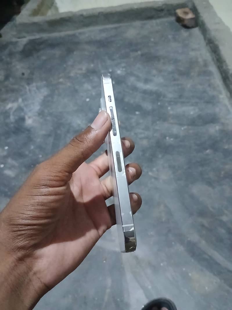 Apple iPhone 14 Pro 2
