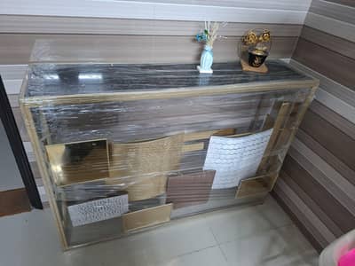 luxury console table with stylish Elegant mirror