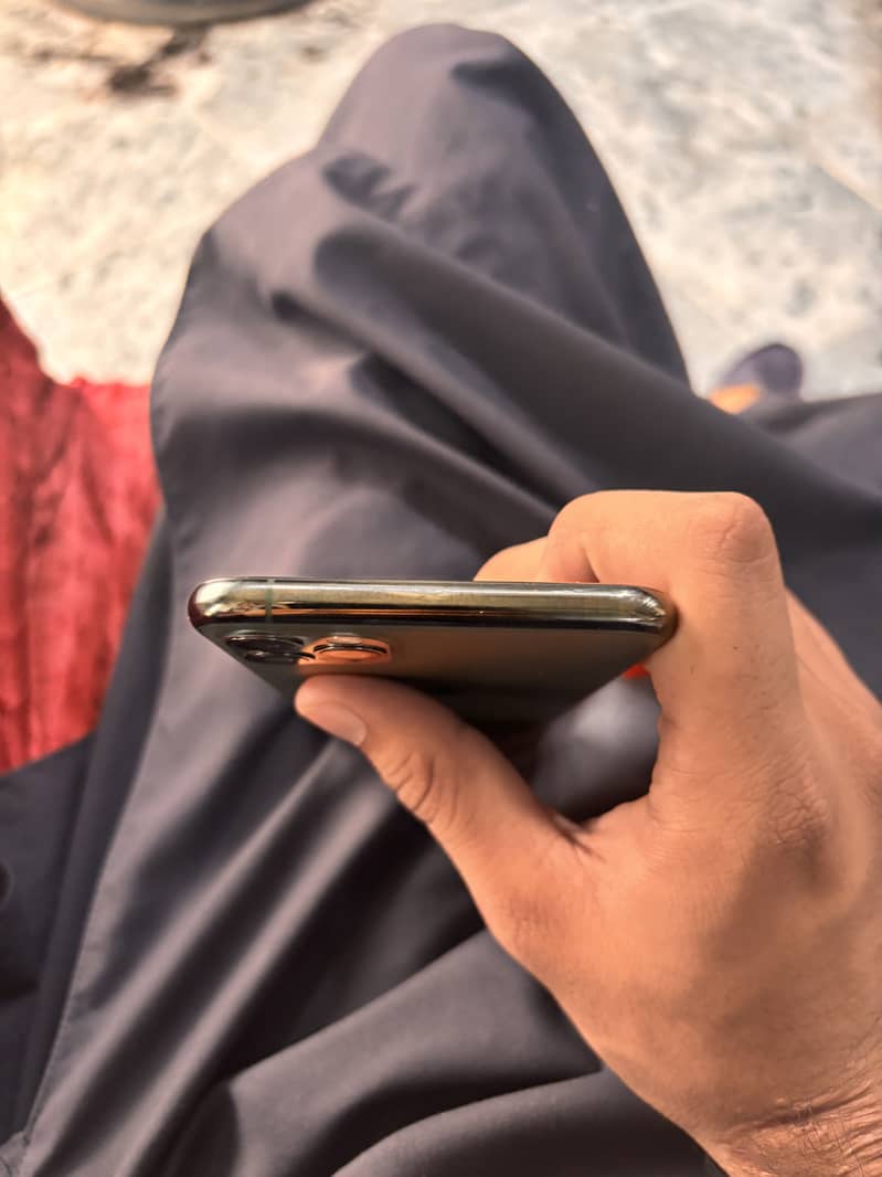 Apple iPhone 11 Pro Max 1