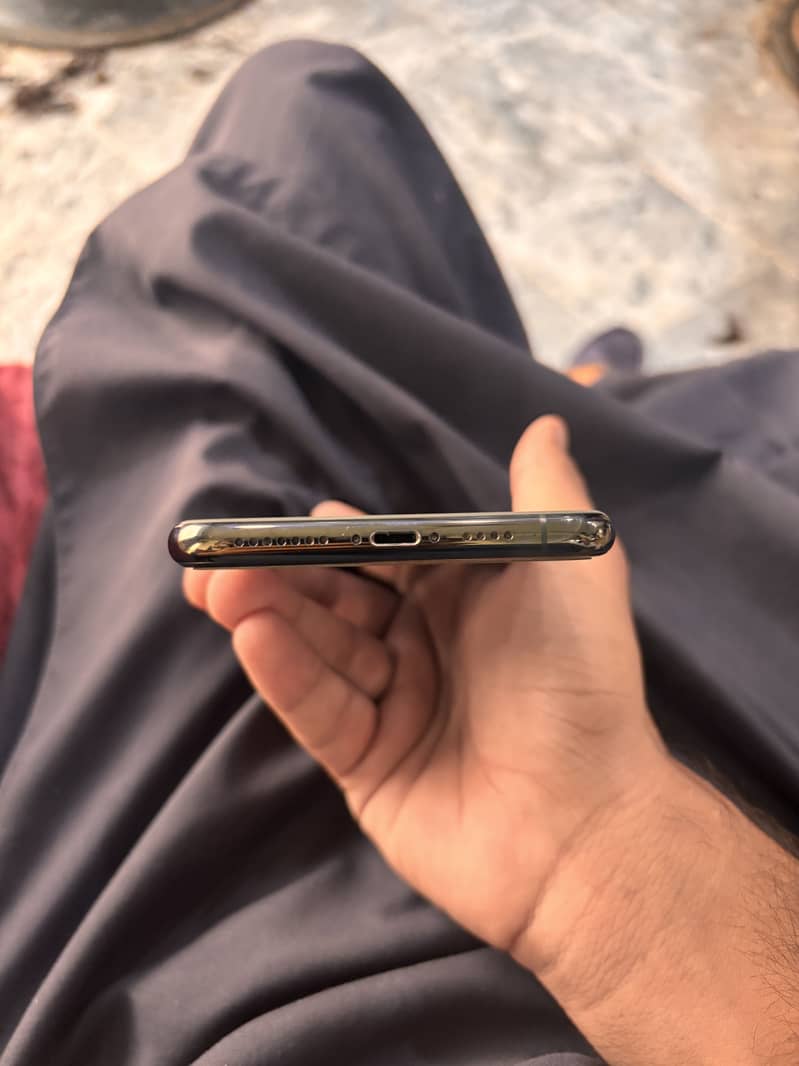 Apple iPhone 11 Pro Max 6