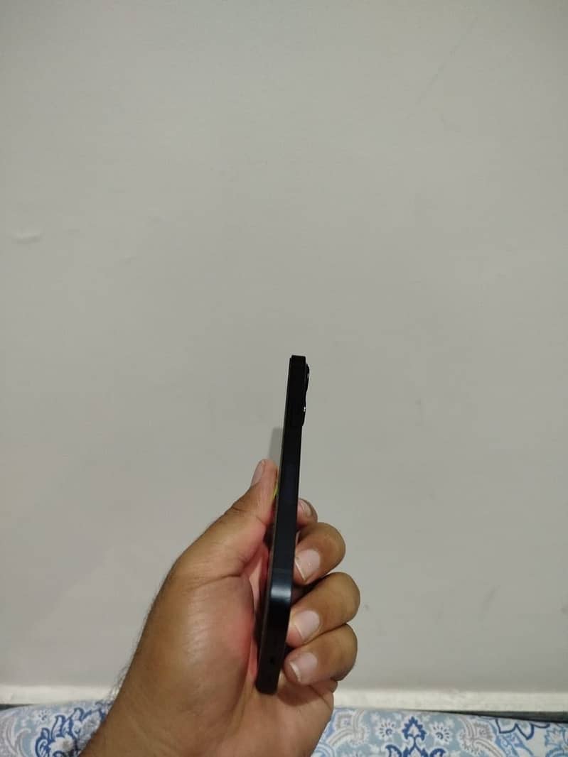 Apple iPhone 13 2