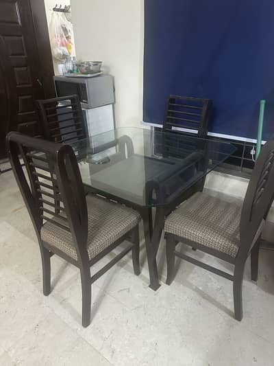 4 Seater dinning set with table and center Table