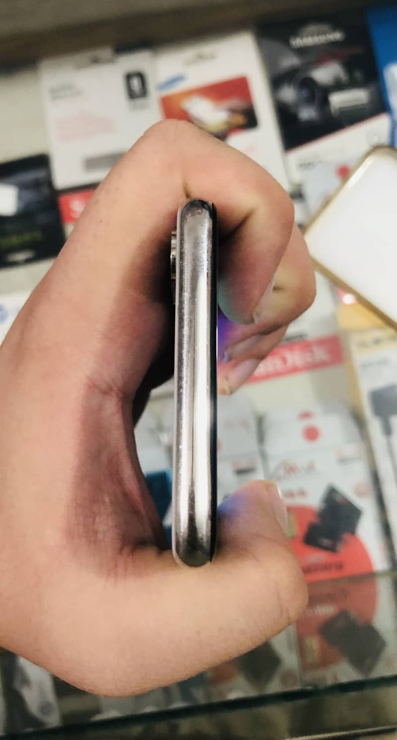Apple iPhone X 3