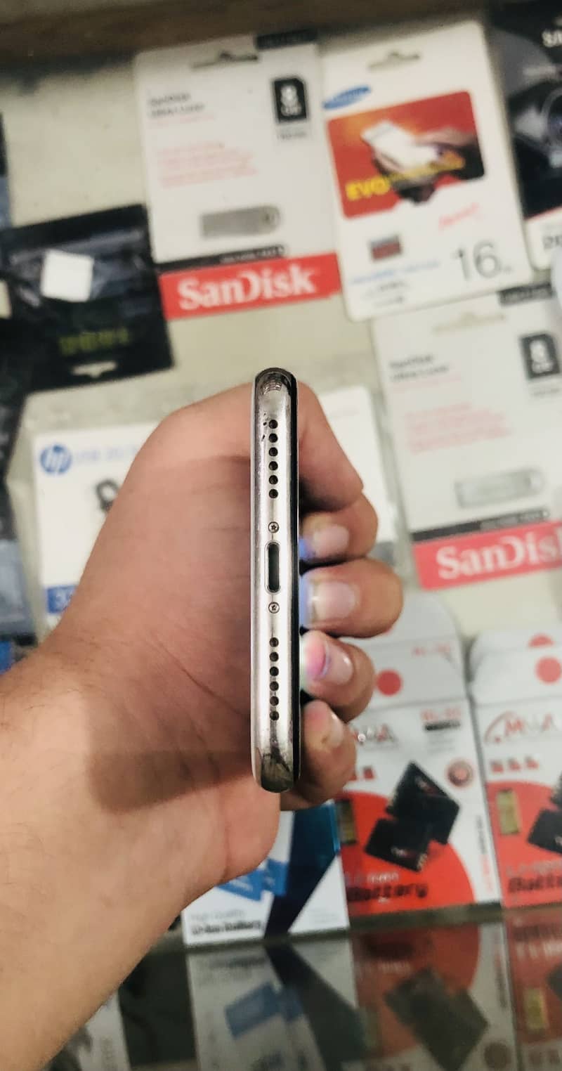 Apple iPhone X 4