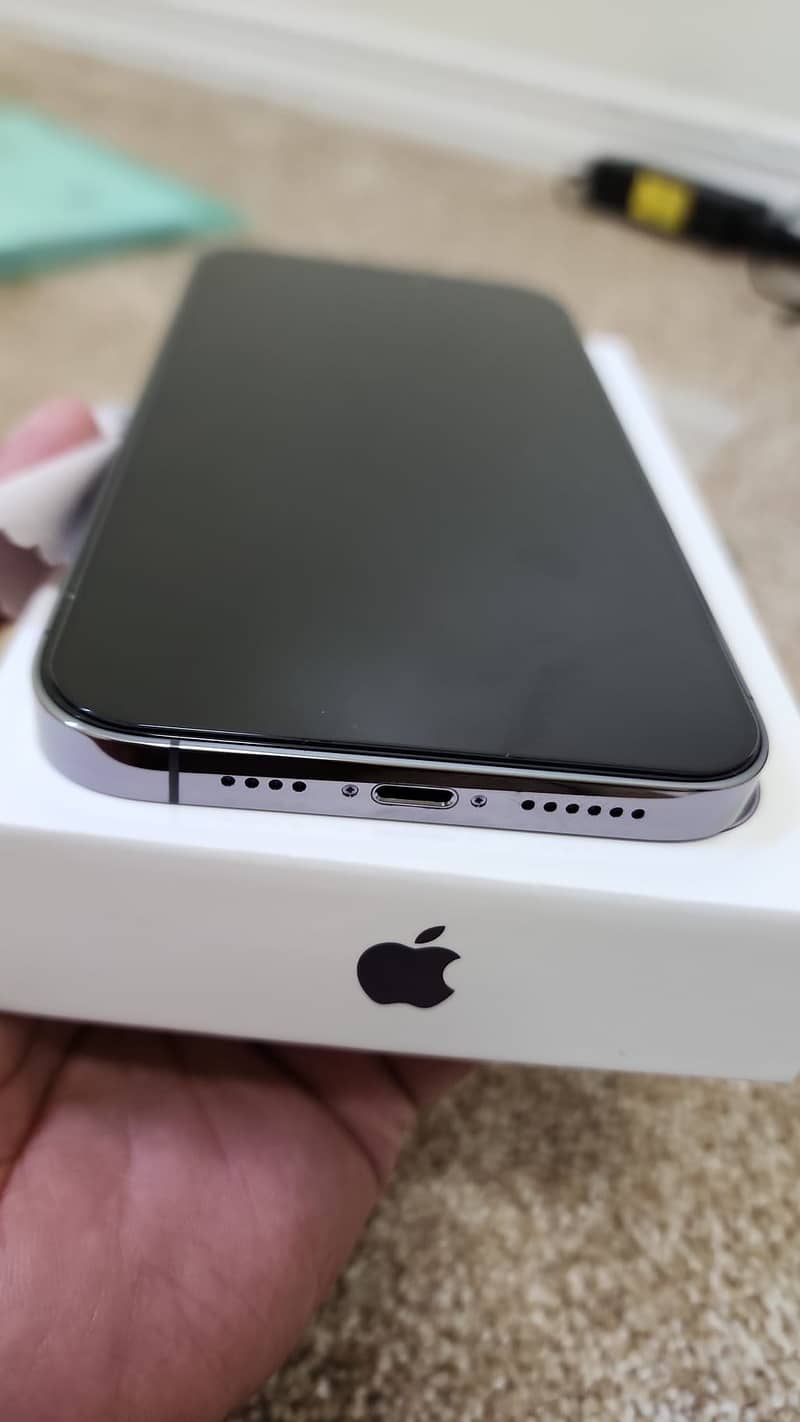 Apple iPhone 14 Pro Max 0