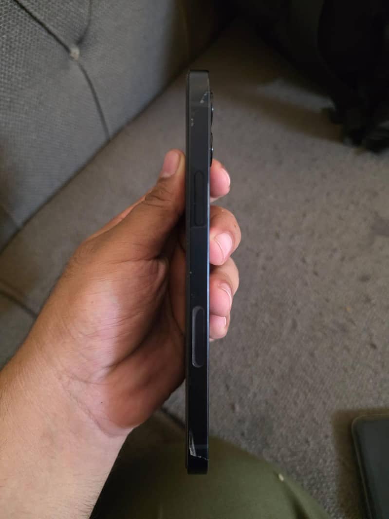 Apple iPhone 12 3
