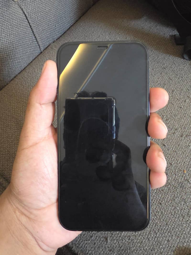 Apple iPhone 12 4