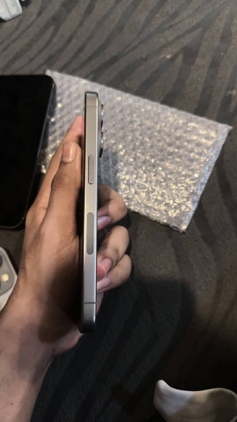 Apple iPhone 15 Pro 2
