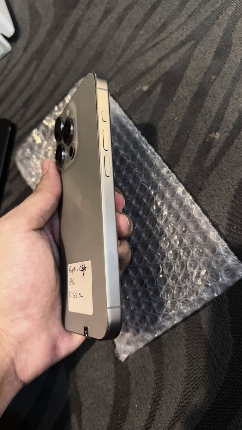 Apple iPhone 15 Pro 3