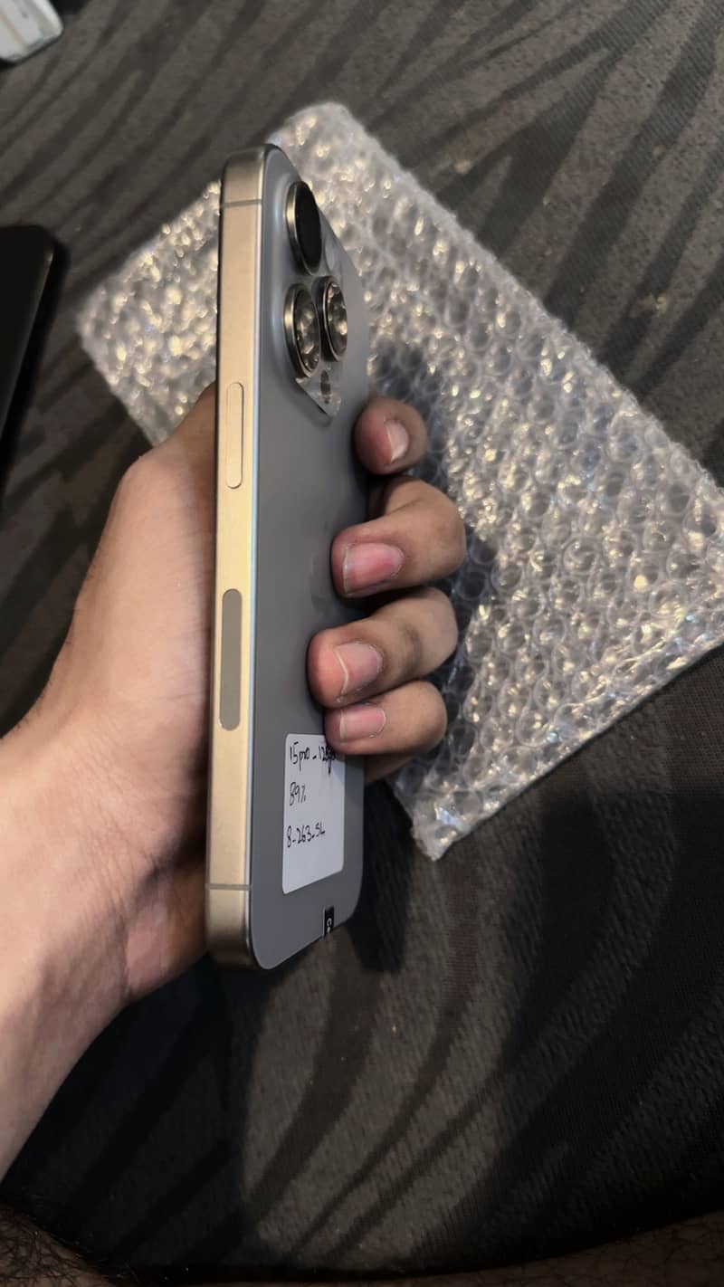 Apple iPhone 15 Pro 4