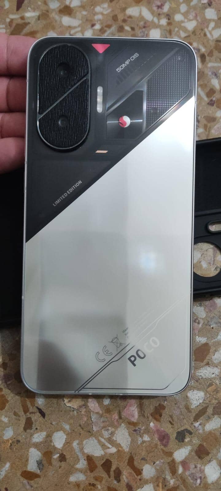 Poco F7 4