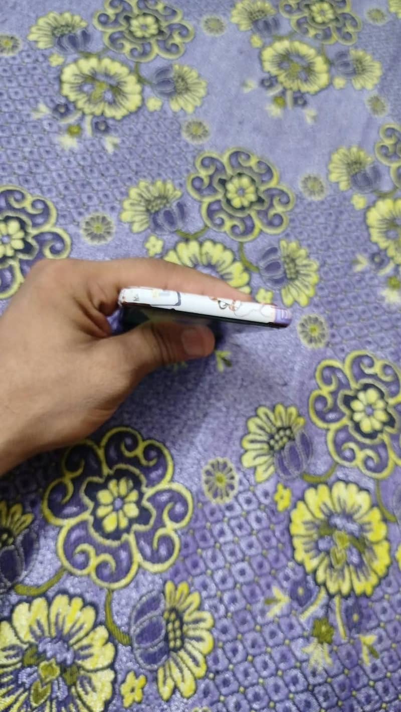 Apple iPhone 11 4