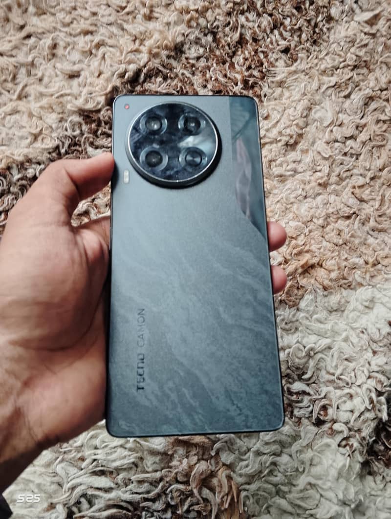 Tecno CAMON 30 1