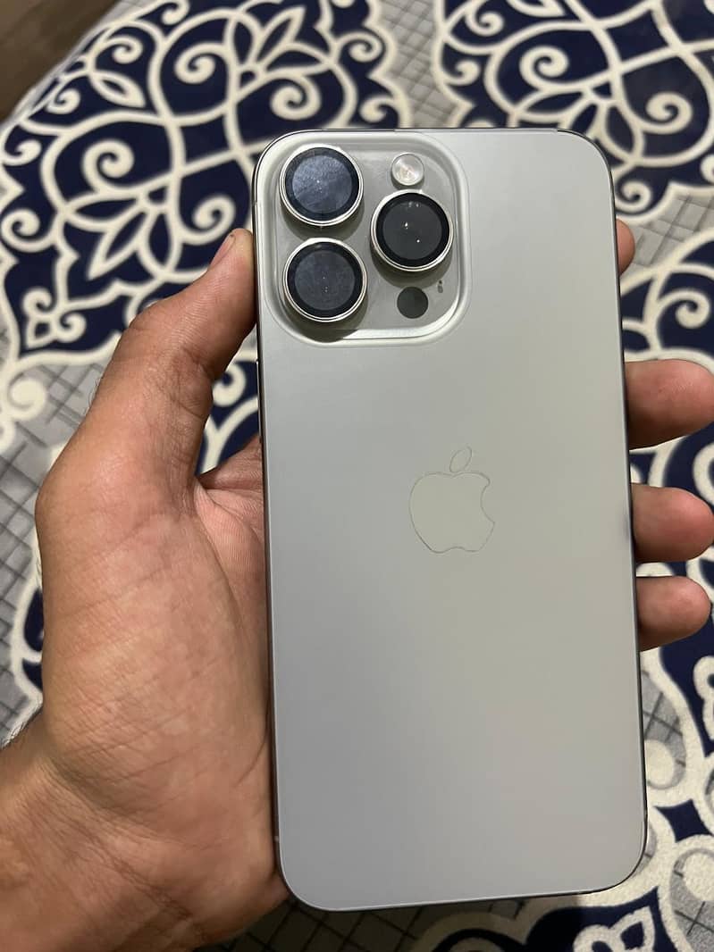 Apple iPhone 15 Pro Max 0