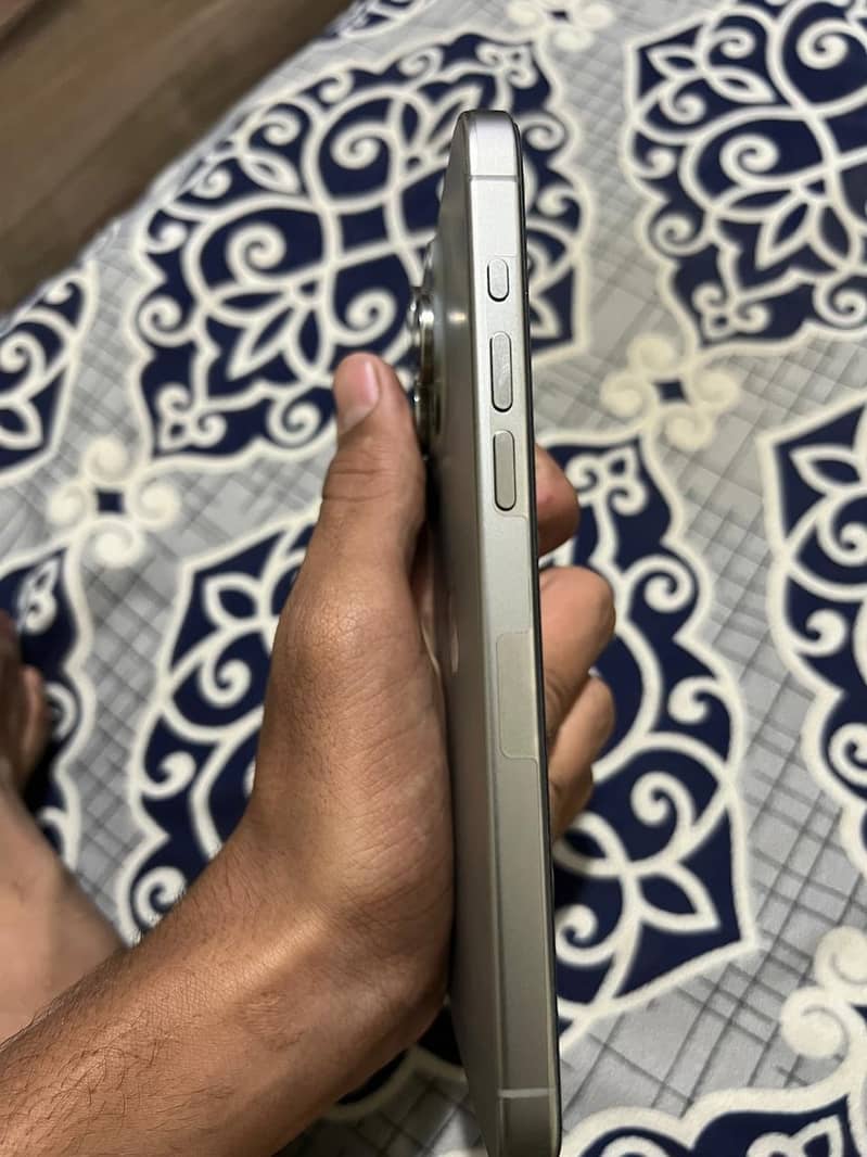 Apple iPhone 15 Pro Max 3