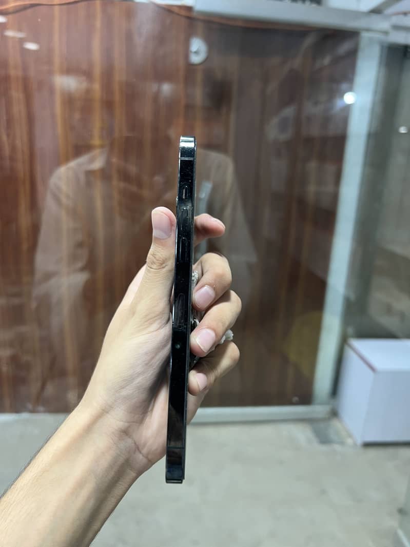 Apple iPhone 12 Pro Max 4