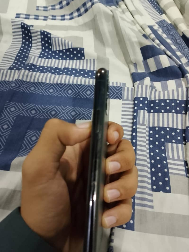 Apple iPhone 11 Pro 1