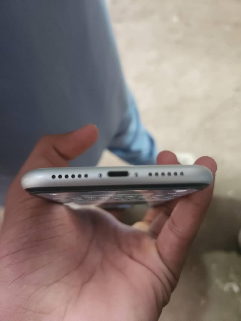 Apple iPhone 11 5