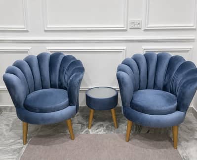 Room chairs with table