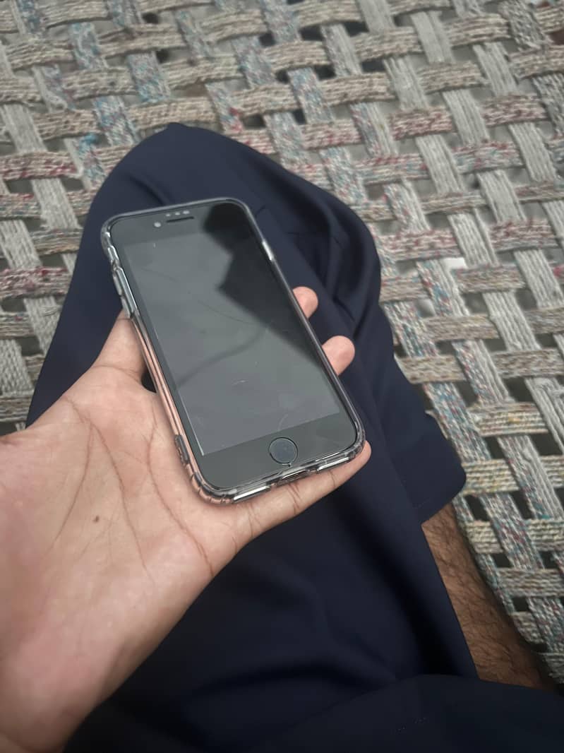 Apple iPhone 7 2