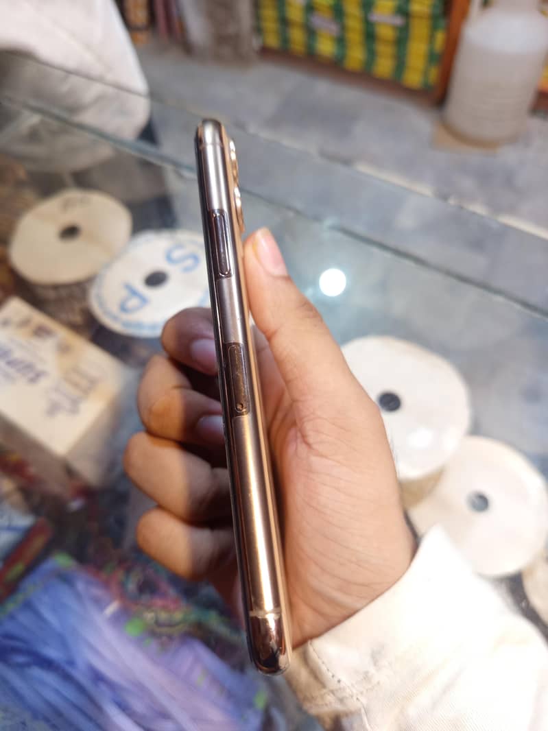 Apple iPhone 11 Pro 1