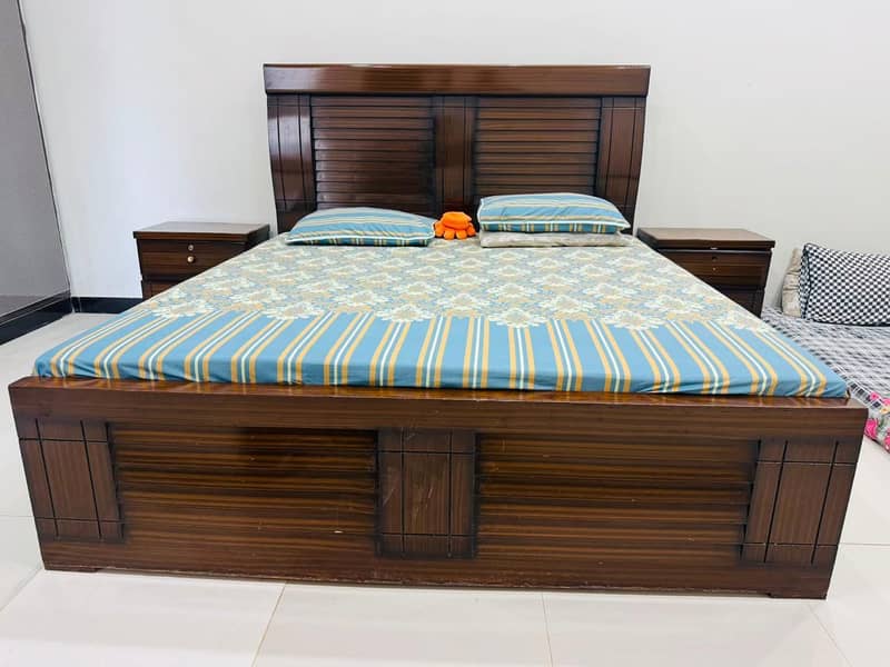 king Bed 0