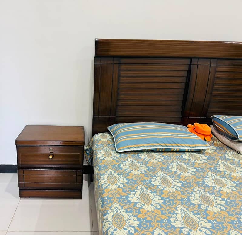 king Bed 1