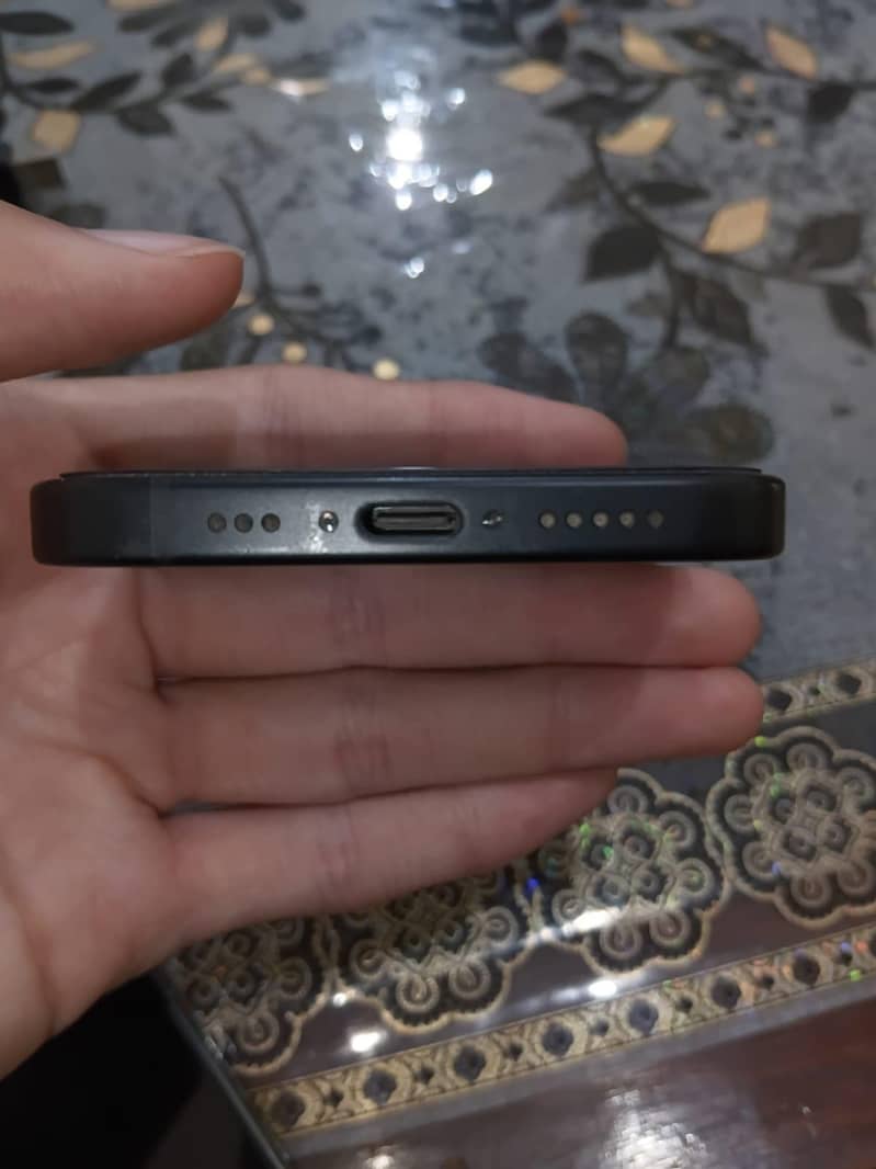 Apple iPhone 15 4