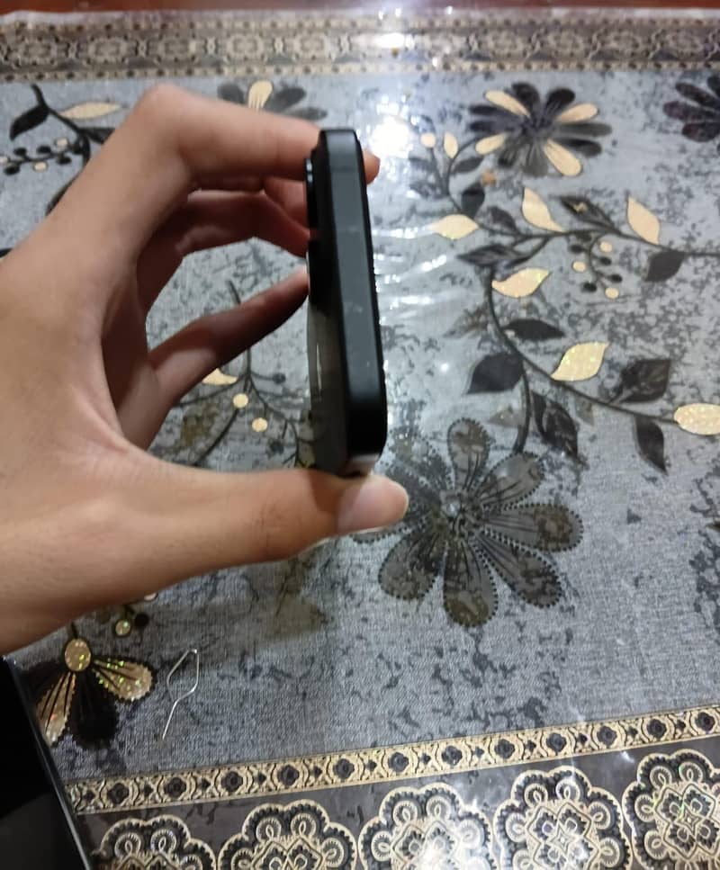 Apple iPhone 15 5