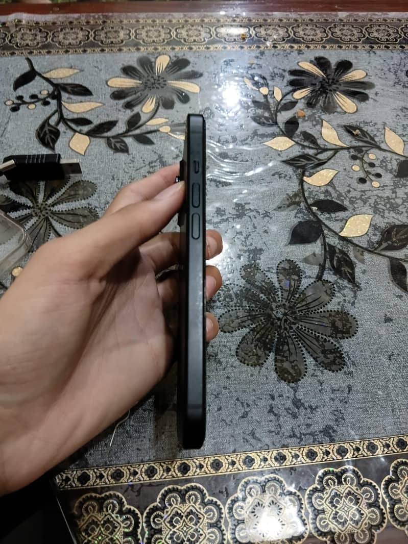 Apple iPhone 15 6