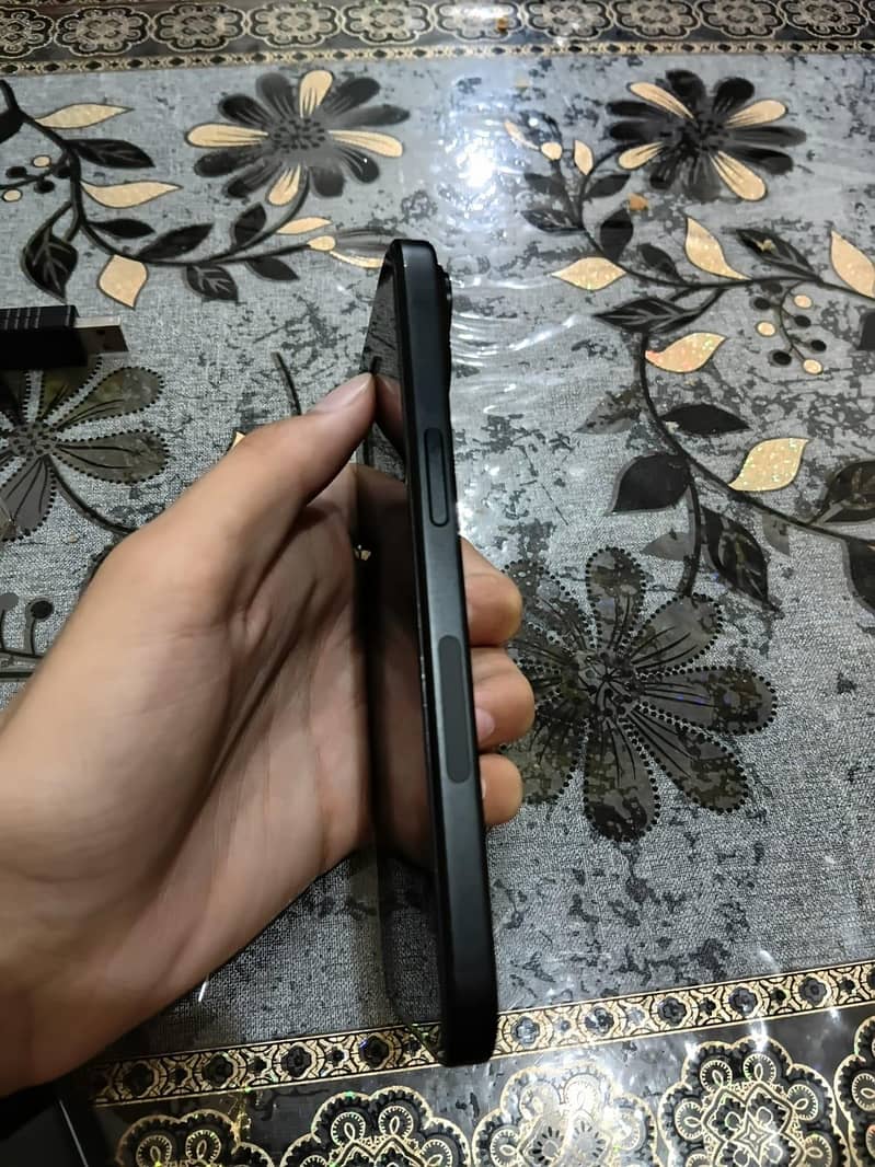 Apple iPhone 15 7