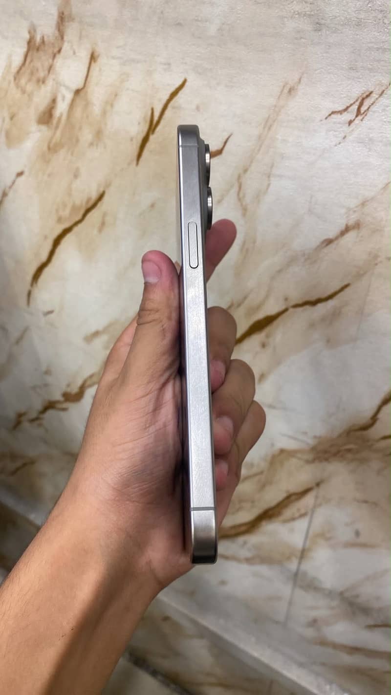 Apple iPhone 15 Pro Max 0