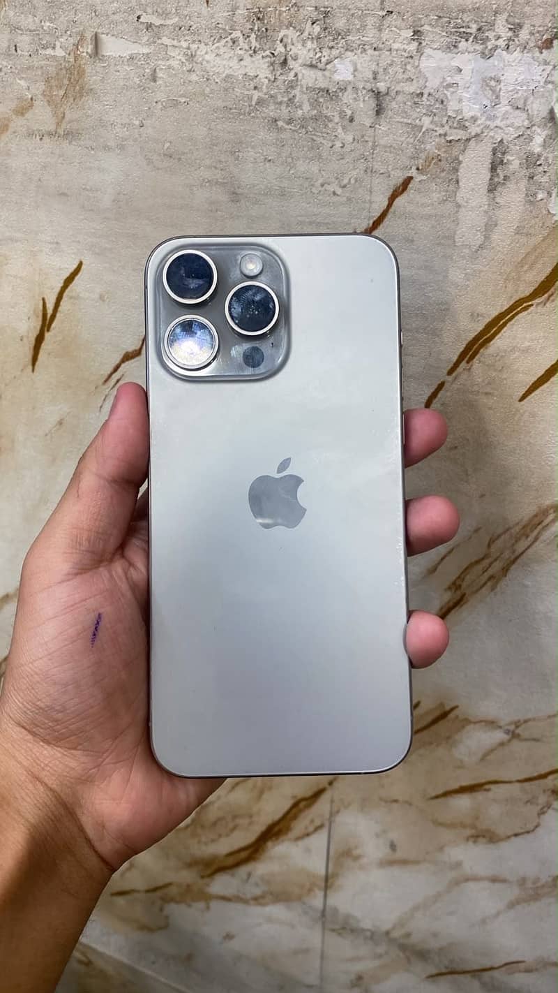 Apple iPhone 15 Pro Max 3