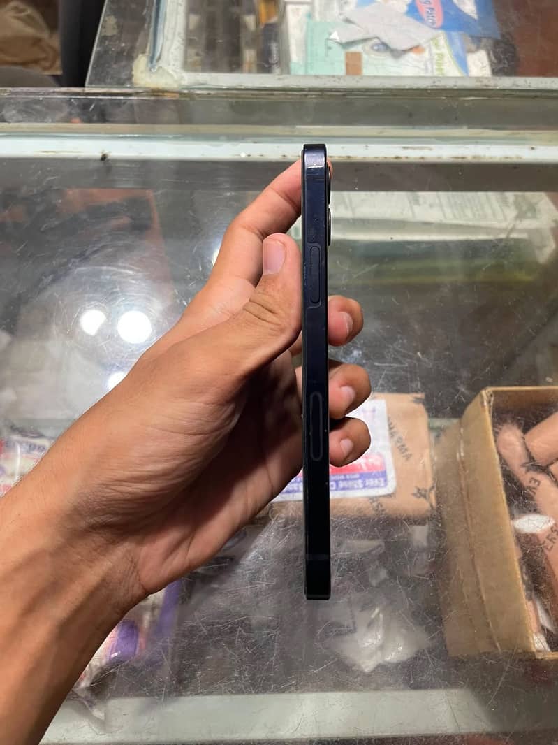 Iphone 12. Jv 1
