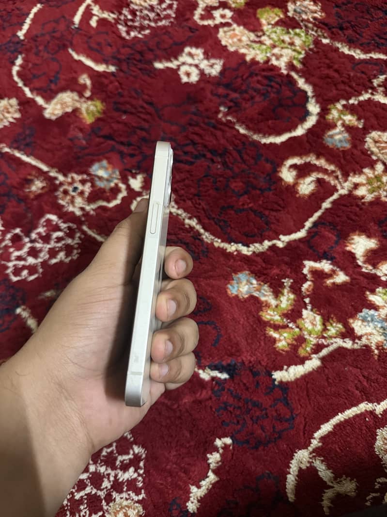 Apple iPhone 13 4