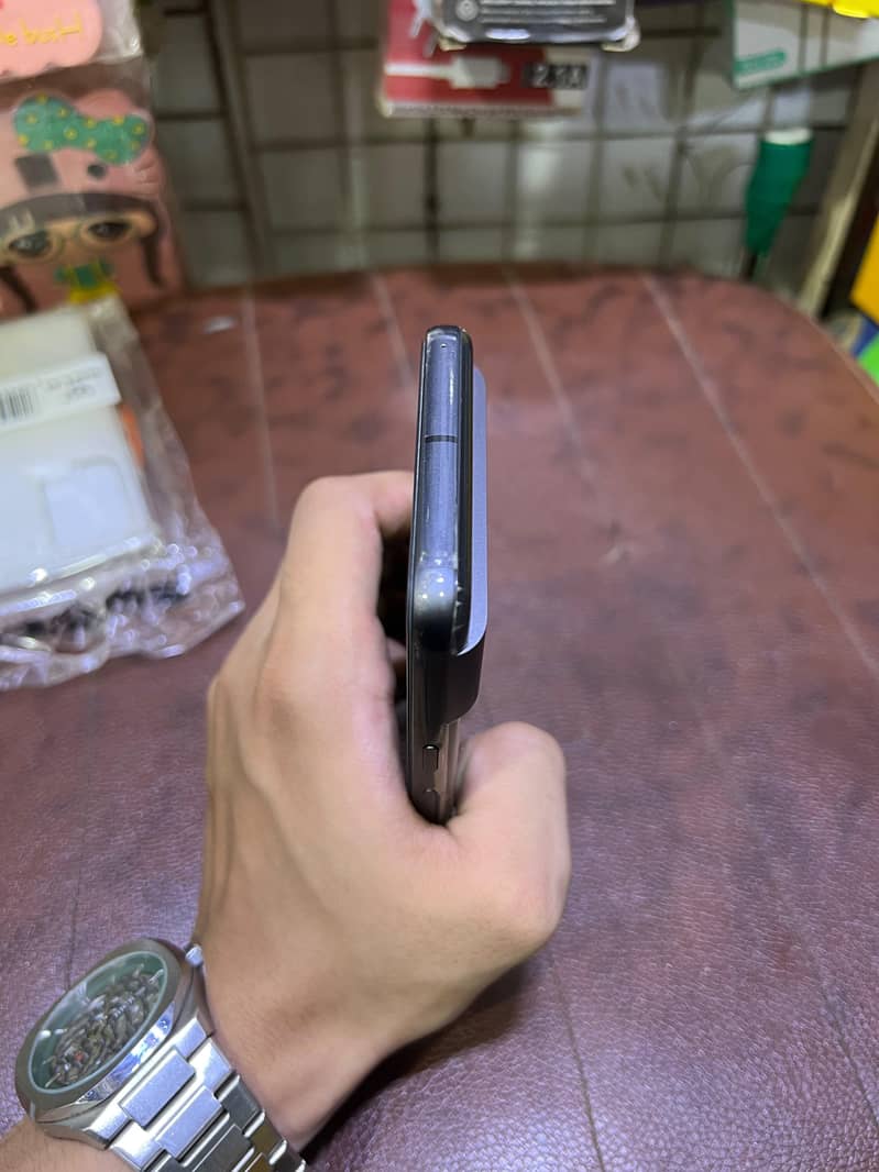 Google Pixel 8 4