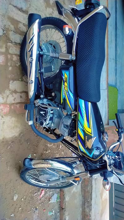 HONDA 125  Black lush condition 25/26