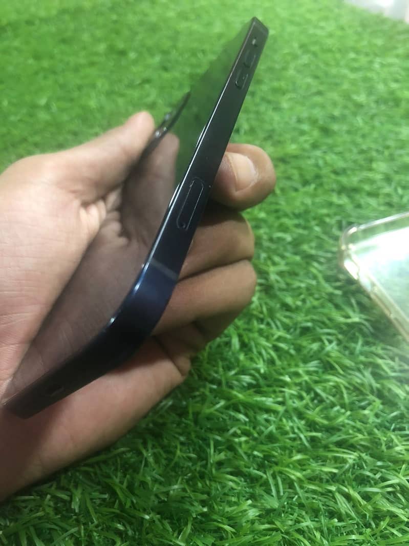Apple iPhone 12 5