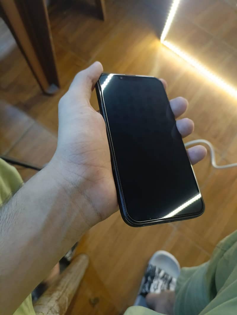 Apple iPhone 13 2