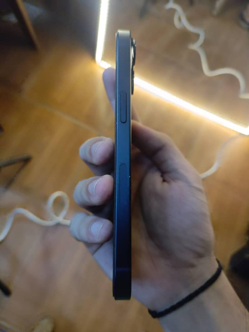 Apple iPhone 13 3